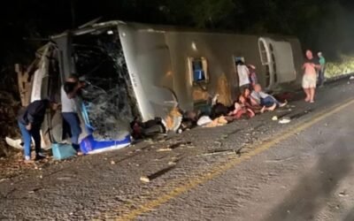 🚨 Tragédia em Pernambuco: acidente mata 17 pessoas 😢